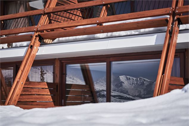 La résidence Cascade, façade & reflets - Archives OT Les Arcs