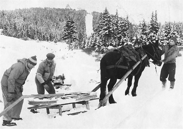 La construction des premières remontées mécaniques - Archives OT Les Arcs