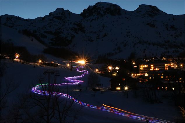 Descente aux flambeaux des enfants - © OT Saint Sorlin d'Arves - V Bellot-Mauroz