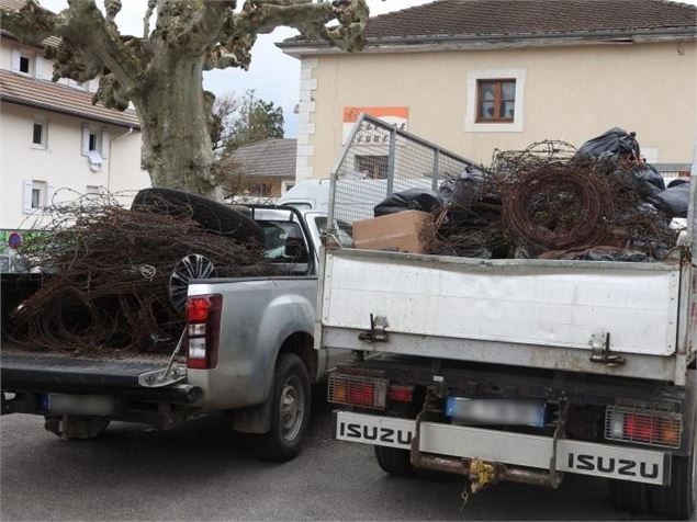 Photo des bennes de déchets collectés - Image de frimufilms sur Freepik