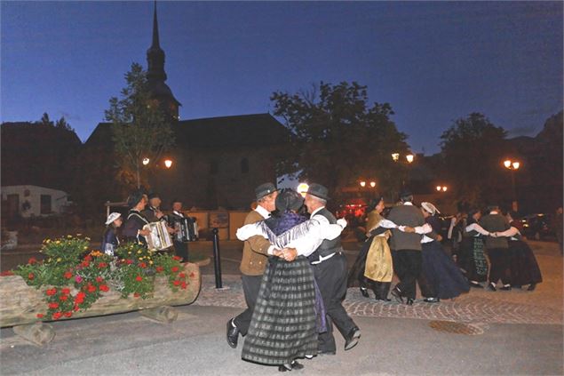 Groupe folklorique de Cordon - © Jean-Marc BAREY