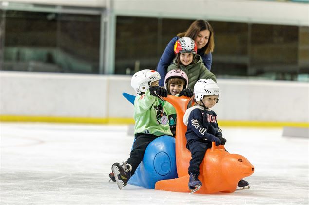 patinage_enfant_parent - mairie_megeve