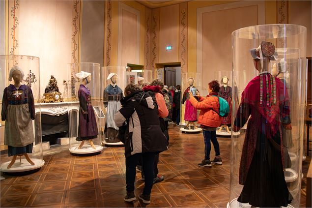 Visite guidée Musée des Costumes - OTI Montagnicimes