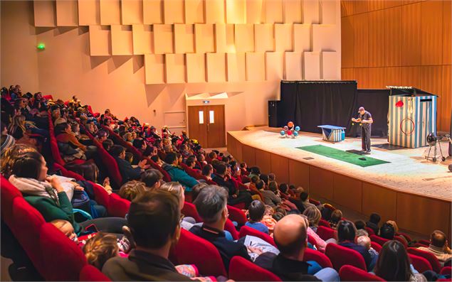 Auditorium avec 500 places assises - Robin Bernard