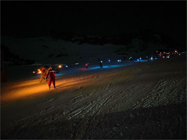 Descente aux Flambeaux - Praz de Lys Sommand Tourisme