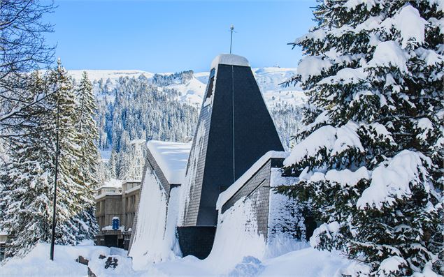 Chapelle Œcuménique à Flaine Forum en Hiver (vue côté) - OT Flaine-Candice Genard