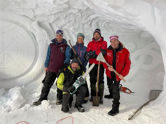 Grotte de neige sculptée - Nomad Photographie