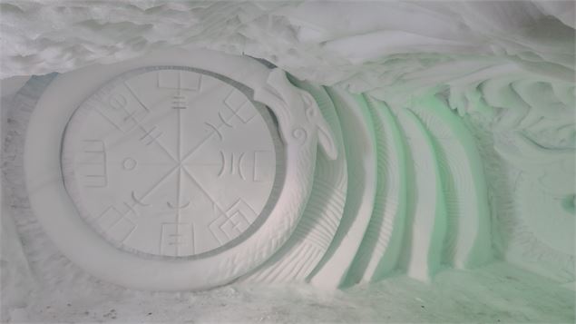 Grotte de neige sculptée - Nomad Photographie