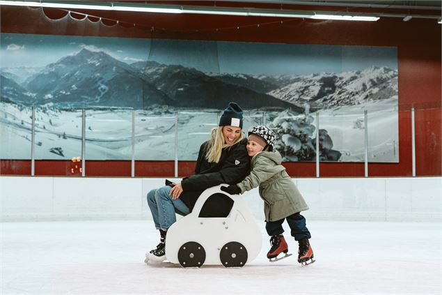 Séance de patinoire en famille - La Rosière Tourisme