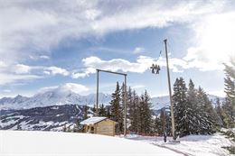 Personnes sur la Giant Swing en hiver - Mélanie Calceï