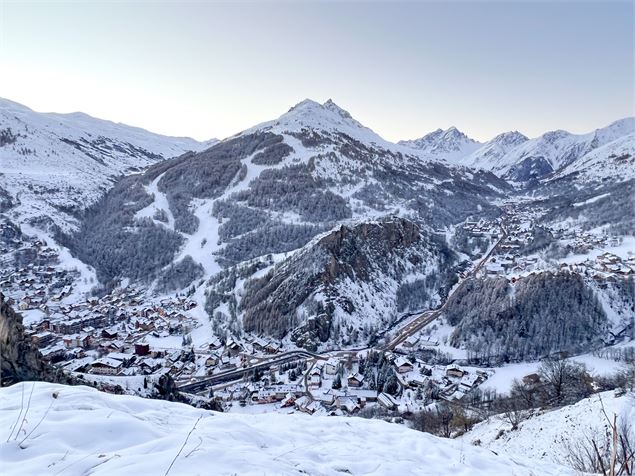 Vue sur le domaine skiable de Valloire (La Sétaz) depuis Poingt Ravier - Xavier Aury / Valloire Tour