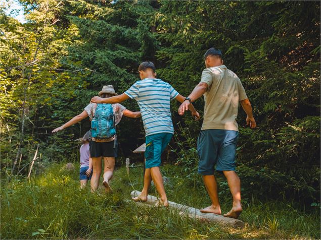 Sentier pieds nus - Corbier Tourisme