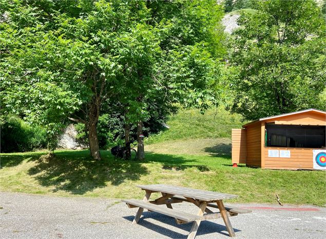 Aire de pique-nique des courts de tennins - Alice Niquet / Valloire Tourisme