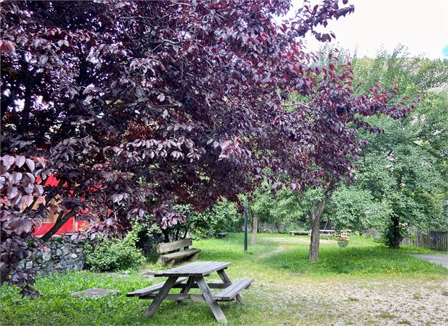 Aire de pique-nique des jardins de la Mairie - Alice Niquet / Valloire Tourisme