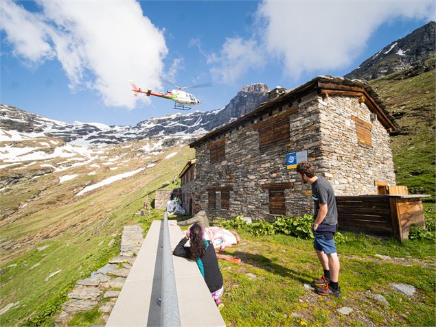 Héliportage au refuge de l'arpont - OTHMV - D. Cuvelier