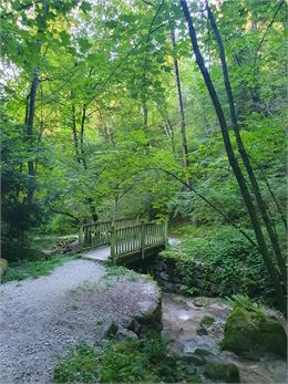 Pont sur le Nant chemin des Rosaires - Leman Mountains Explore