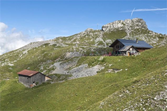 Vue sur le refuge de Grenairon - ot sixt-Christian Martelet