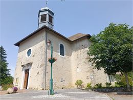 Eglise sur la place centrale du Chef-lieu - Nell Grelet