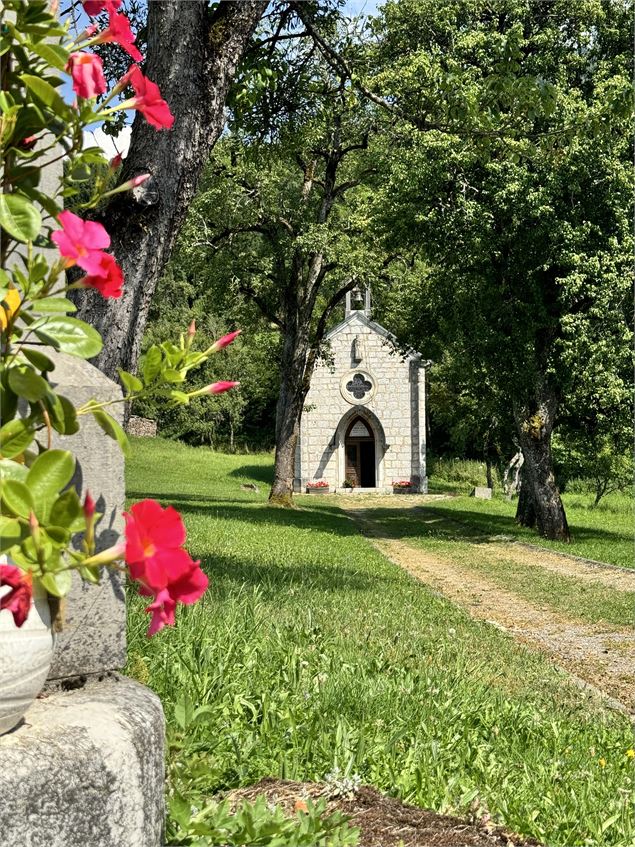 chapelle en fleurs - M&B Tourisme