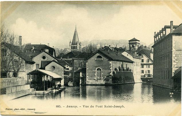 Vue sur les anciens abattoirs du Pont Saint-Joseph - Archives municipales Annecy. 34 Fi 239 Carte po