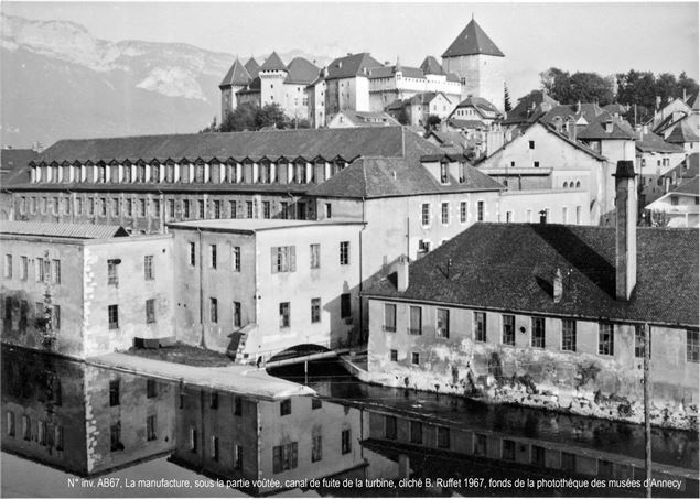 La manufacture, sous la partie voûtée, canal de fuite de la turbine - cliché B. Ruffet 1967, fonds d