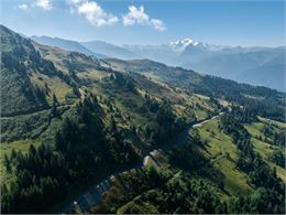 Vue panoramique avec un drone - OT Samoens