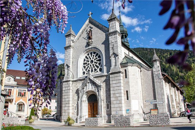 Centre ville de Thônes et Eglise Saint-Maurice - Office de Tourisme Thônes Coeur des Vallées