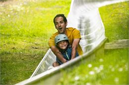 En famille sur la piste de bobluge de Châtel - L.Meyer - Châtel