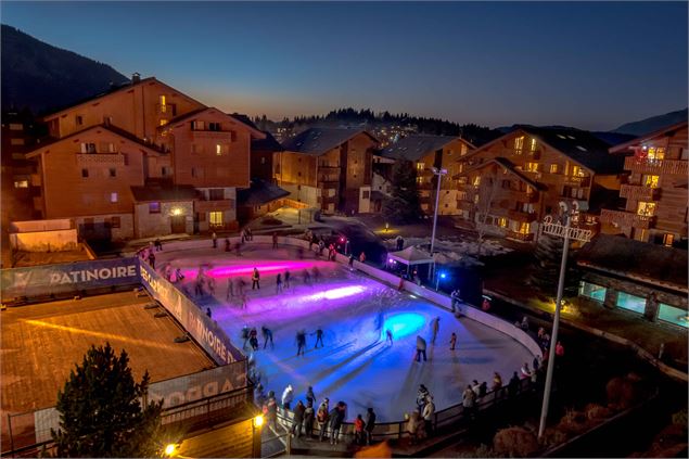 Patinoire_Les Carroz-d'Arâches - @OT Les Carroz