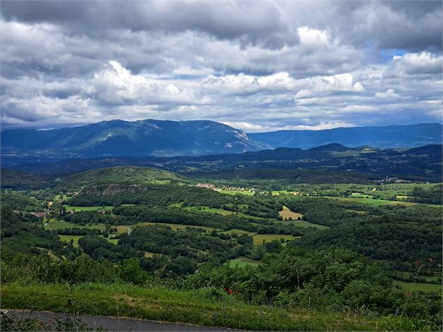 Vue sur le Grand Colombier dans le col des Fosses - F.Jeanneret