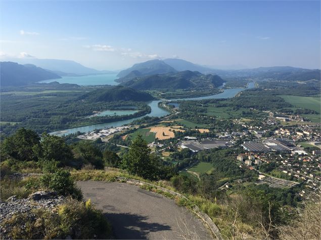 Vue sur le lac du Bourget, le Rhone depuis les lacets du Grand Colombier - M.Ballet