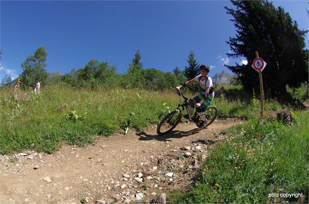 Piste de descente VTT Sans les Roulettes - ptilo copyright