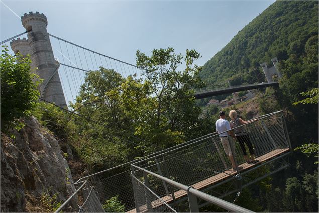 Passerelle dans le vide - Yan-Gaëtan Olivo