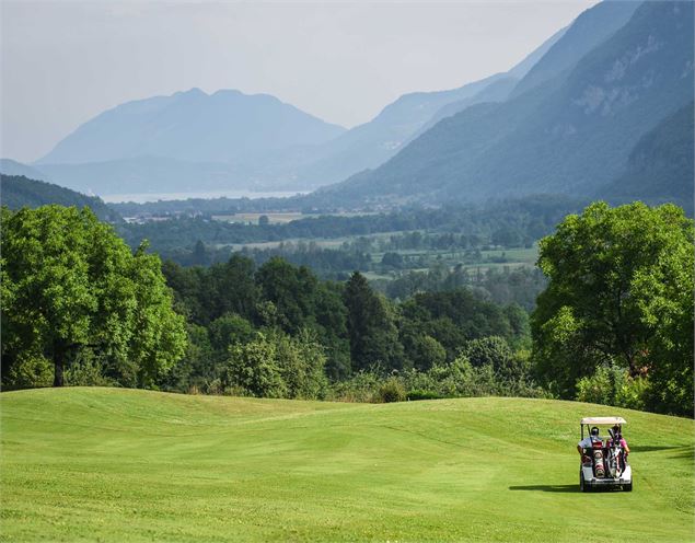 Vue générale golf en juin - Golf de Giez