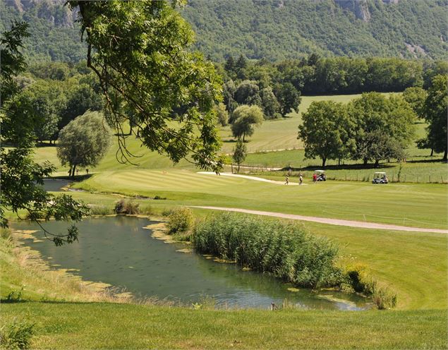 étang et arbres court de golf - Golf de Giez