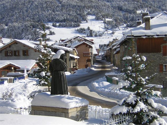 Le monument au mort à Val Cenis-Termignon : la Pleureuse - HMVT