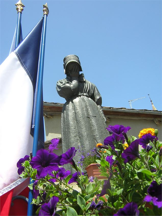 Le monument au mort à Val Cenis-Termignon : la Pleureuse - HMVT