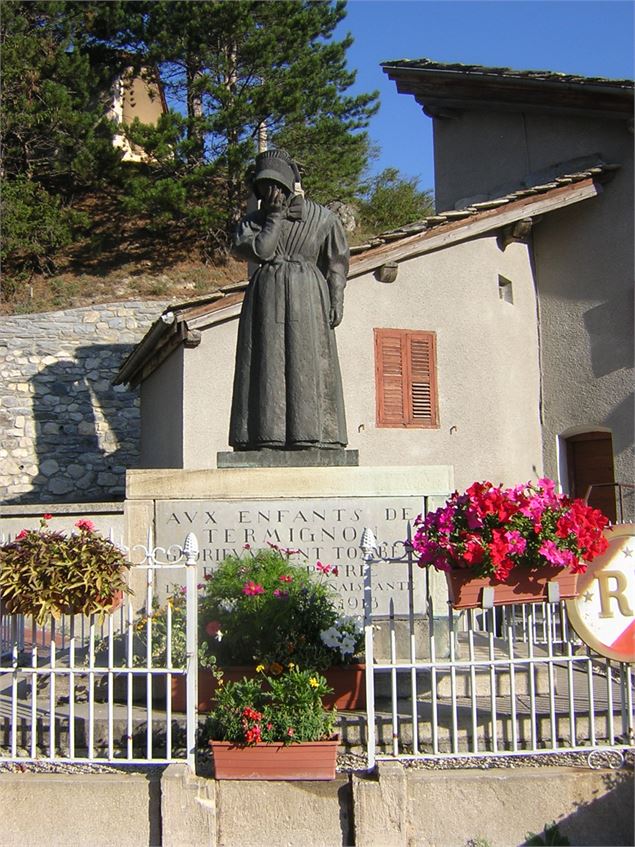 Le monument au mort à Val Cenis-Termignon : la Pleureuse - HMVT