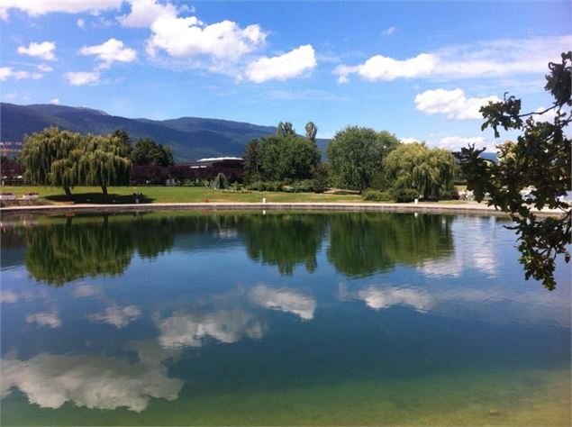 Le long du Lac de Divonne les Bains - Conseil Départemental de l'Ain