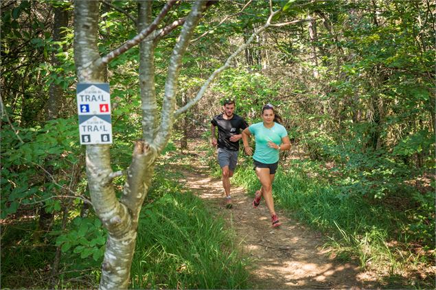 Trail dans le Haut-Bugey - HautBugeyTourisme_AgenceArgo-JérômePruniaux