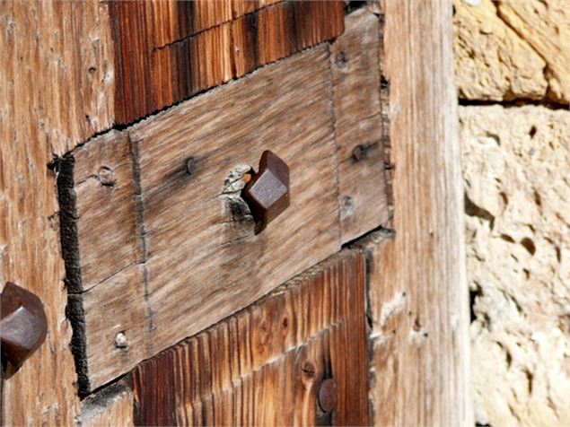 Détail de la porte de la chapelle - M.Suret OT Peisey-Vallandry