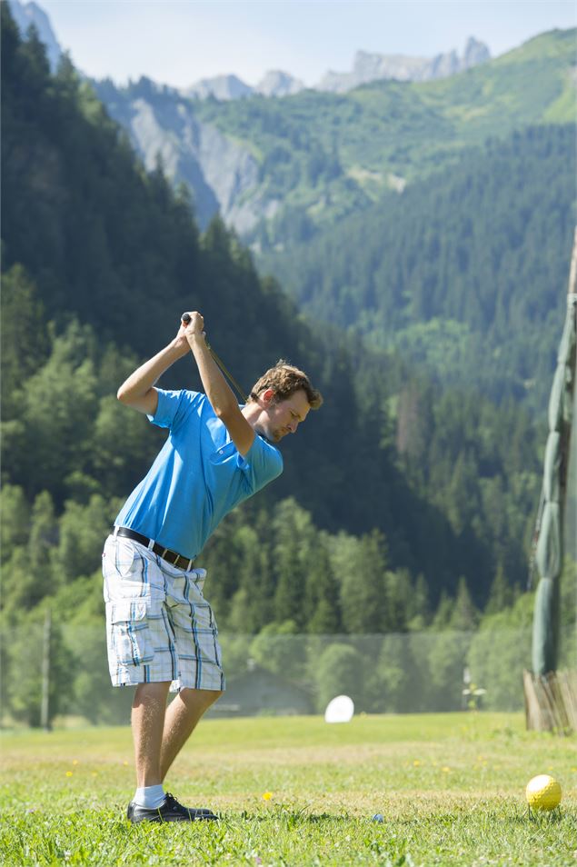 Practice de golf - Gilles Lansard / Les Contamines Tourisme