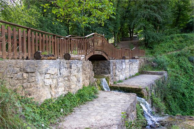 retenue du lac bleu à Ambérieu-en-Bugey - Marilou Perino / Pérouges Bugey Tourisme