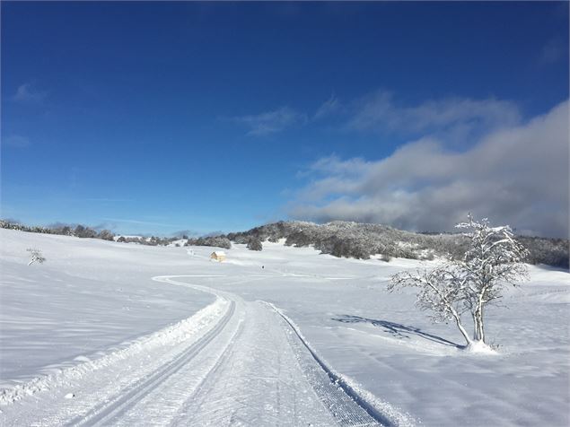 Vue sur la Grange à Lucien sur le Plateau de Retord - © Philippe Carrara