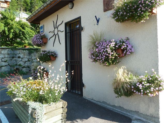 Maison fleurie à Corbel - Evelyne Philippe