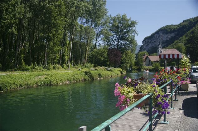 Le canal de Savières à Chanaz