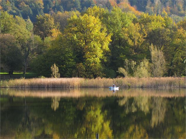 Lac St Clair et pêcheur - Jocelyne Bianchini ATD73