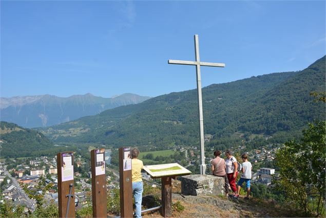 Montée au Château de Charbonnière - OT Porte de Maurienne