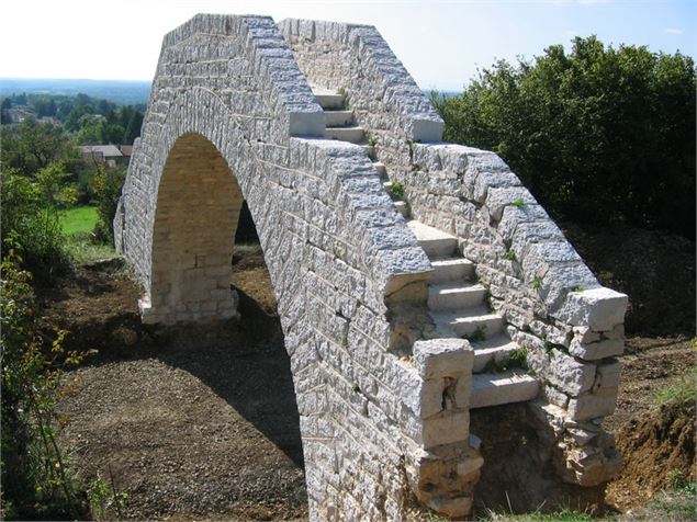 Vallon des Faulx et passerelle des vendangeurs