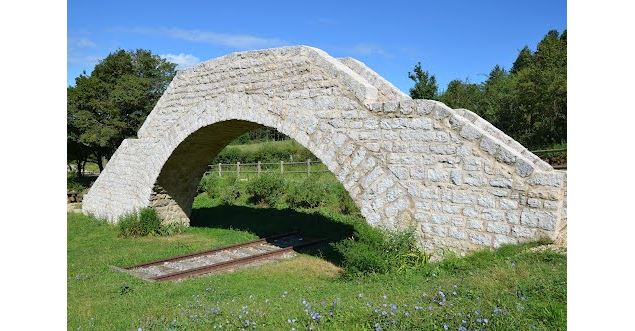 Vallon des Faulx et passerelle des vendangeurs